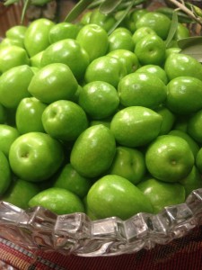 小豆島のオリーブ緑の果実